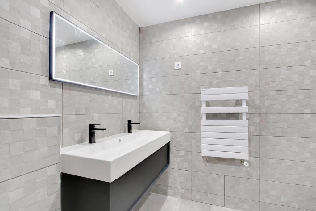 Trocadero/ Eiffel Tower - 3 Bedrooms- All New! Paris Ngoại thất bức ảnh